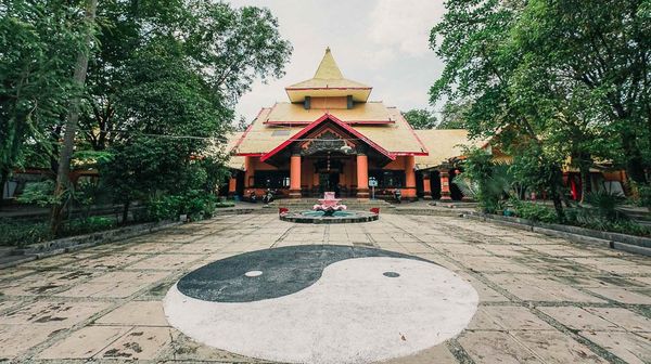 Potret Imlek 2023 di Kelenteng Sanggar Agung Surabaya