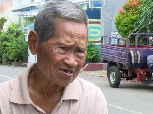Kisah Kakek Rasim Pengayuh Gerobak Becak, Kamu Bisa Bantu