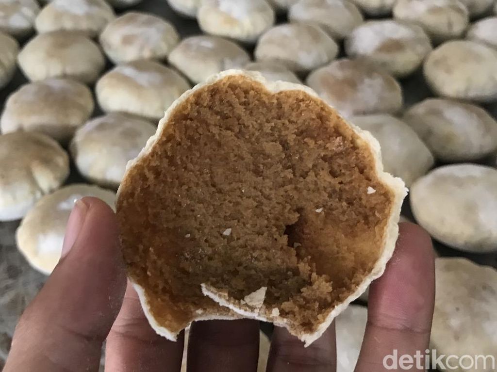 Melihat Pembuatan Kue Yopia Warisan Tiongkok Kecil di Rembang