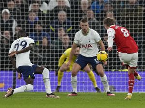 Arsenal Bungkam Tottenham 2-0