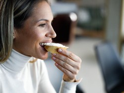 7 Mitos Makanan Ini Dinilai Keliru oleh Ahli, Tak Perlu Dipercaya!