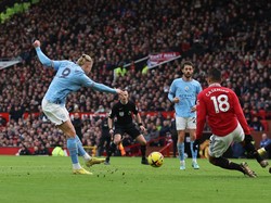 Final FA Cup: Neville Prediksi MU Menang atas City, Diejek Carragher