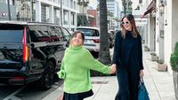 7 Gaya Stylish Nia Ramadhani & Mikhayla Bakrie di Amerika, Kompak Bak Bestie