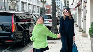 7 Gaya Stylish Nia Ramadhani & Mikhayla Bakrie di Amerika, Kompak Bak Bestie