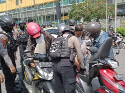 Bundaran Waru Disekat Saat Sidang Kanjuruhan, 3 Kendaraan Diputarbalikkan