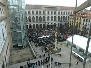 Penampakan Ribuan Pendukung PM Sanchez Unjuk Rasa di Madrid