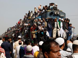 Pulang! Peserta Bishwa Ijtema Serbu Kereta Api di Bangladesh Pulang! Peserta Bishwa Ijtema Serbu Kereta Api di Bangladesh