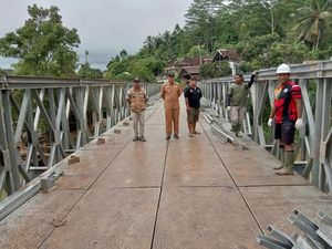 Jembatan Cimandur Lebak yang Putus Diterjang Banjir Dibangun Kembali Jembatan Cimandur Lebak yang Putus Diterjang Banjir Dibangun Kembali