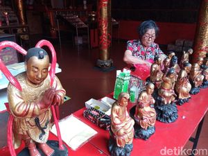 Melihat Persiapan Imlek di Vihara Dewi Welas Asih Cirebon