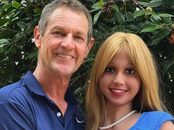 Ditinggal Tunangan, Pria Ini Kencani Boneka Seks-Ajak Liburan