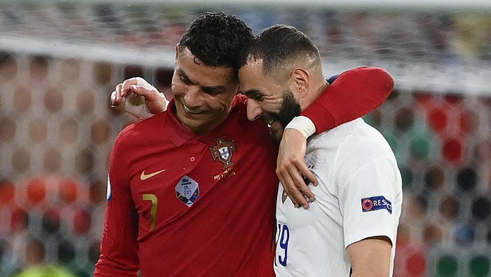 Portugals forward Cristiano Ronaldo and Frances forward Karim Benzema walk together off the pitch in half-time of the UEFA EURO 2020 Group F football match between Portugal and France at Puskas Arena in Budapest on June 23, 2021. (Photo by FRANCK FIFE / POOL / AFP) (Photo by FRANCK FIFE/POOL/AFP via Getty Images)