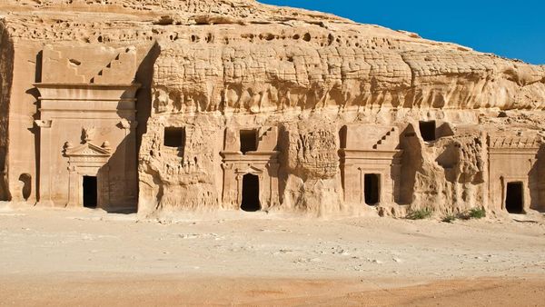 Gunung yang Dipahat jadi Rumah di Lembah Hijr, Saksi Bisu Kaum Tsamud