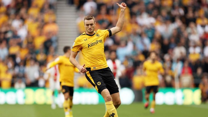 WOLVERHAMPTON, ENGLAND - SEPTEMBER 03: Sasa Kalajdzic of Wolverhampton Wanderers in action during the Premier League match between Wolverhampton Wanderers and Southampton FC at Molineux on September 03, 2022 in Wolverhampton, England. (Photo by Jack Thomas - WWFC/Wolves via Getty Images)