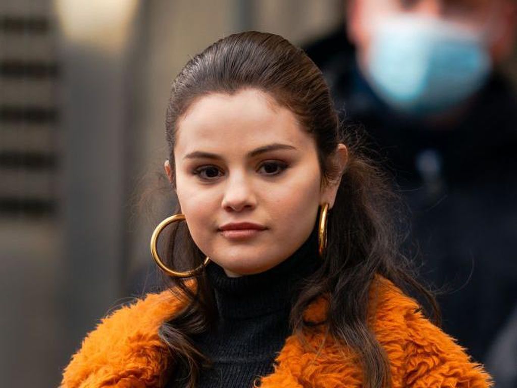 Selena Gomez Berhenti Main TikTok Setelah Drama dengan Hailey Bieber