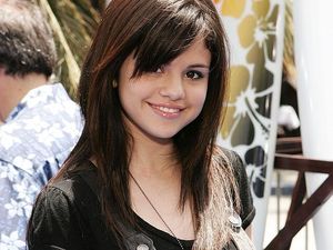 10 Foto Transformasi Selena Gomez yang Akui Tubuhnya Kini Lebih Besar
