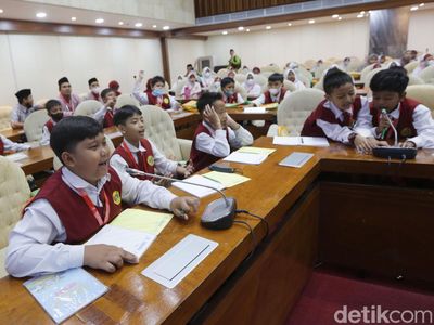 Siswa Sekolah Dasar Ini Belajar Tentang DPR RI Sejak Dini