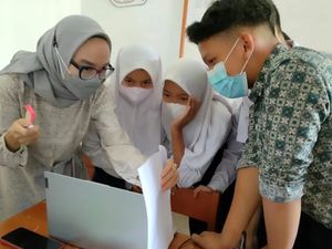 Kisah Guru di Lembang Buat Anak-anak Mau Sekolah: Libatkan Siswa Pilih Tantangan Kisah Guru di Lembang Buat Anak-anak Mau Sekolah: Libatkan Siswa Pilih Tantangan