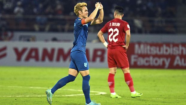 Thailand's Theerathon Bunmathan, left, celebrates scoring a goal during their second leg of the ASEAN Football Federation (AFF) Cup final soccer match between Thailand and Vietnam at the Thammasat University stadium in Pathumthani province, Thailand, Monday, Jan. 16, 2023. (AP Photo/Kittinun Rodsupan)