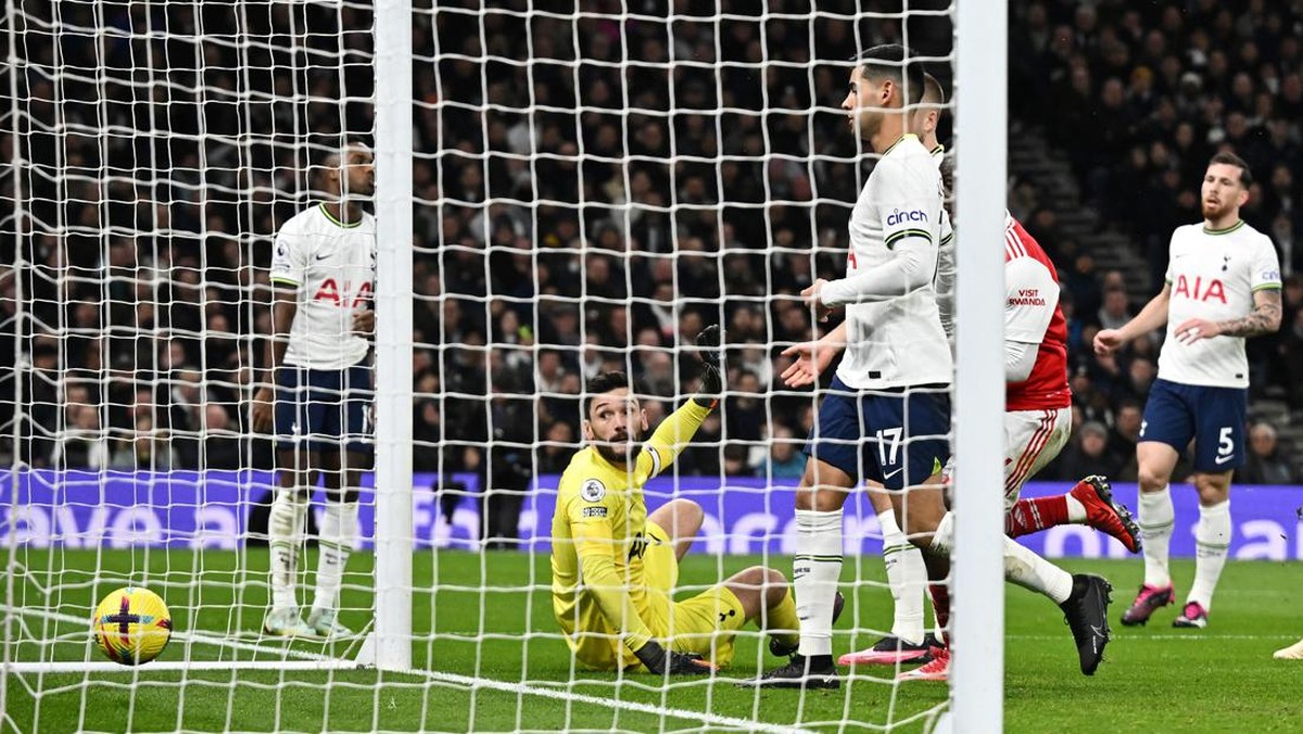 Kiper Tottenham Hotspur Hugo Lloris eror lagi. Foto: REUTERS/DYLAN MARTINEZ