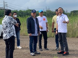 Wabup Blitar Beri Bantuan Lampu Penerangan Jalan Umum di 2 Desa