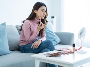 Urutan Make up yang Benar Agar Tahan Lama untuk Kulit Berminyak Urutan Make up yang Benar Agar Tahan Lama untuk Kulit Berminyak
