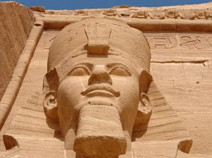 Sosok Firaun yang Digambarkan dalam Al-Quran: Kufur, Arogan, Tak Adil