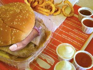 5 Kejadian Mengejutkan yang Pernah Terjadi di Industri Makanan Cepat Saji