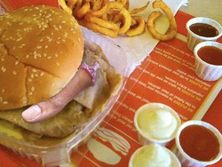 5 Kejadian Mengejutkan yang Pernah Terjadi di Industri Makanan Cepat Saji