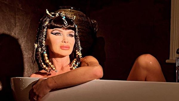 8 Penampilan Artis Inggris yang Terapkan Gaya Hidup Nudist