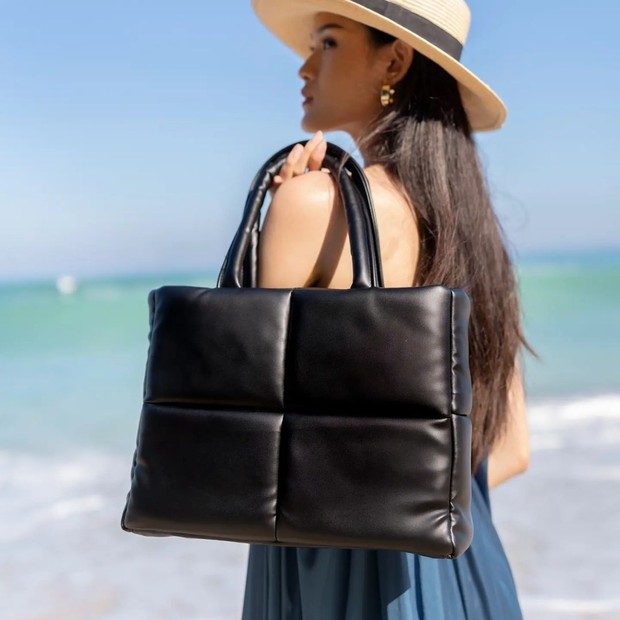 Beliya | Foto: Instagram | @beliya_totebag Rekomendasi tas kerja dari brand lokal yang stylish dan berguna