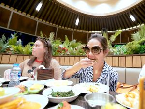 Bunda Corla Tiba di Jakarta, Langsung Makan Nasi Padang dan Ketoprak