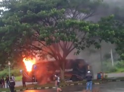 Bus AKAP Agung Sejati Terbakar di Terminal Giri Adipura Wonogiri