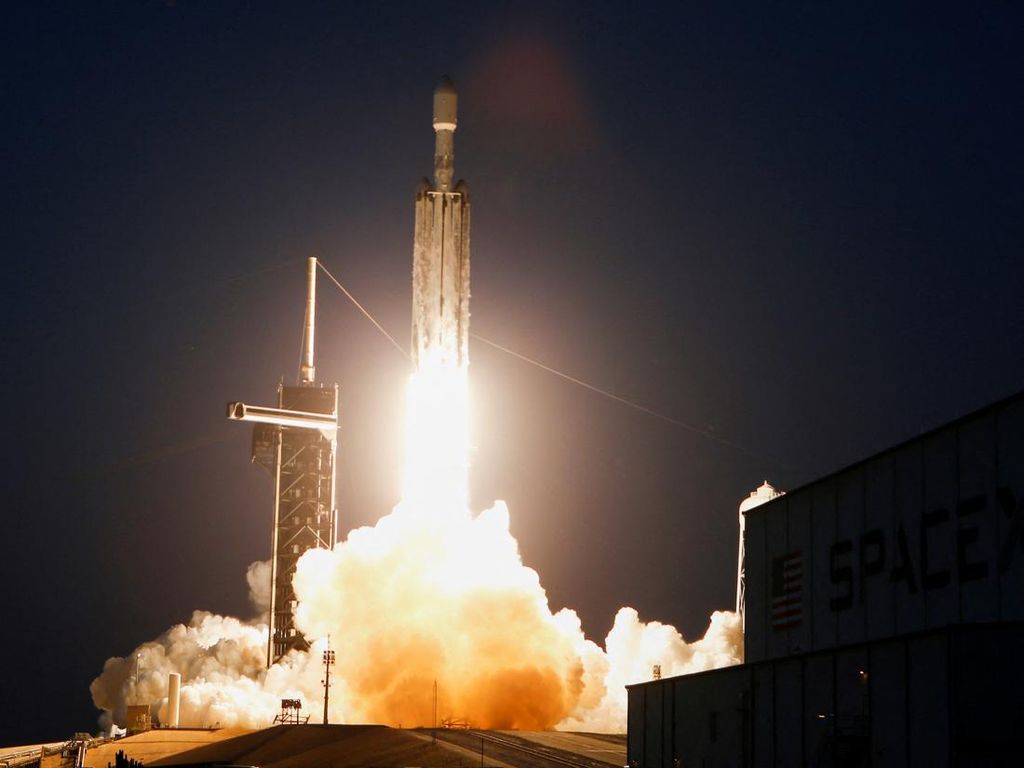 SpaceX Milik Elon Musk Mau Masuk RI, Bahlil Siap Bantu Perizinan