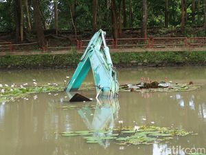 Ekskavator 7 Tahun Terjebak di Kebun Buah Mangunan, Tak Ada yang Berani Angkat Ekskavator 7 Tahun Terjebak di Kebun Buah Mangunan, Tak Ada yang Berani Angkat