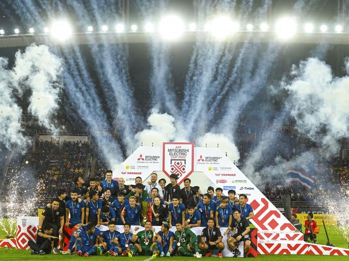 Thailand's football team celebrates winning The ASEAN Football Federation (AFF) Cup final soccer match between Thailand and Vietnam at the Thammasat University stadium in Pathumthani province, Thailand, Monday, Jan. 16, 2023. (AP Photo/Kittinun Rodsupan)