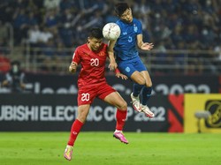 Thailand sukses mempertahankan gelar, padahal pelatih Alexandre Polking hanya memangggil tujuh pemain lama yang tampil di edisi sebelumnya. Meski begitu, laju mereka tetap tak terbendung. Hal ini menunjukkan betapa besarnya kolam talenta pemain Thailand. Siapapun yang dipanggil tak masalah. AP/Kittinun Rodsupan  