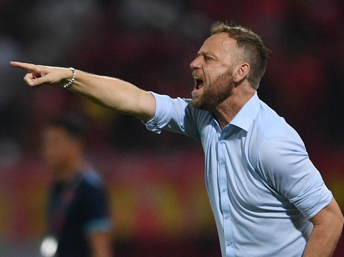 Soccer Football - Mitsubishi Electric Cup - Final - Second Leg - Thailand v Vietnam - Thammasat Stadium, Pathum Thani, Thailand - January 16, 2023 Thailand coach Alexandre Polking reacts REUTERS/Chalinee Thirasupa