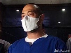 Ibunda Jenguk Ferry Irawan 20 Menit di Polda Jatim Usai 2 Bulan Tak Bertemu