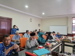 Wakil DPRD Surabaya Emosi Saat Hearing Soal Penyegelan SD/MI Cokroaminoto