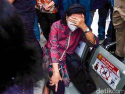 Ibu Ini Menangis Usai Ferdy Sambo Dituntut Seumur Hidup