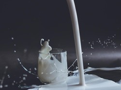 Bolehkah Minum Obat Setelah Minum Susu? Ini Penjelasan Ahli Farmasi UGM