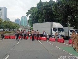 Kades Demo Depan DPR, Lalin di Jalan Gatot Subroto Dialihkan