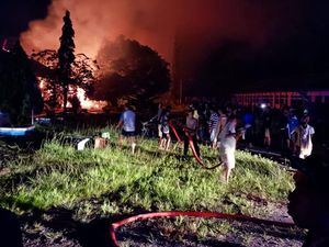 Mahasiswa USWIM Nabire Tetap Kuliah Usai Kebakaran di Gedung Fisip Mahasiswa USWIM Nabire Tetap Kuliah Usai Kebakaran di Gedung Fisip