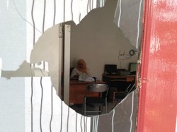 Diduga Pedagang Rusak Kantor Pasar Poncol Kota Pasuruan, Dua Kaca Pecah