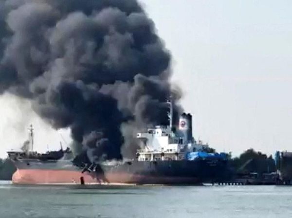 Kapal Tanker Terbakar Saat Perawatan Rutin  di Thailand