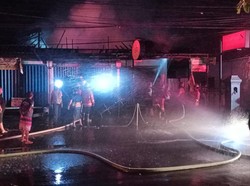 3 Toko-5 Kamar Kos di Denpasar Terbakar, Pedagang Sate Pontang-panting