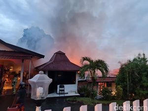 Potret Kebakaran Hebat Rumah Dinas Kapolda Papua Irjen Mathius Fakhiri Potret Kebakaran Hebat Rumah Dinas Kapolda Papua Irjen Mathius Fakhiri