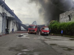 Kebakaran Pabrik di Tangerang, 7 Mobil Damkar Diterjunkan