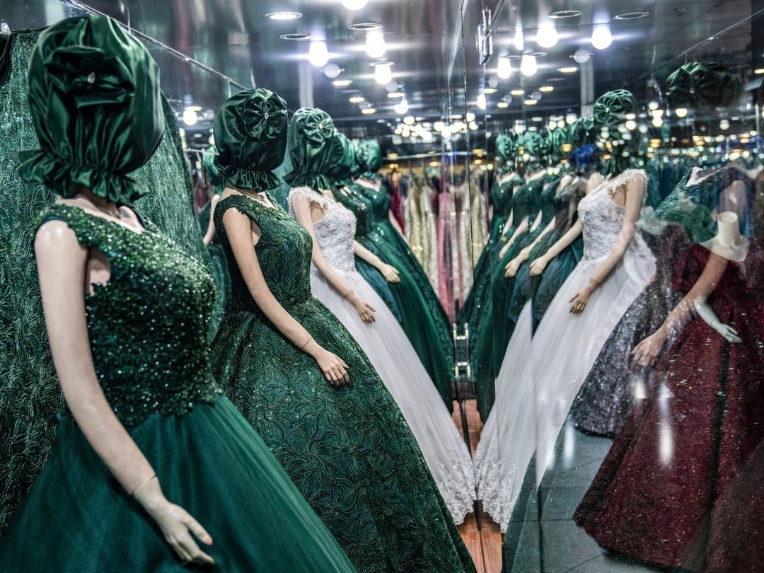 Kepala Manekin di Afghanistan Ditutupi Kain dan Plastik