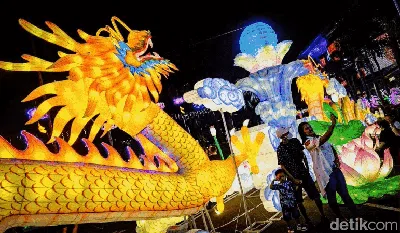 Keren! Ada Deretan Lampion Terbesar se-Indonesia di Mal Tangsel